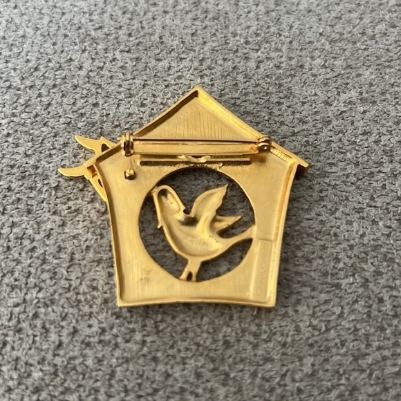 CASUAL Corner Gold Tone Song Bird Brooch Birdhouse - Picture 4 of 5